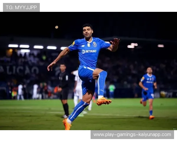 波尔图反击中前锋完成致命推进:速度与智慧的完美结合 波尔图反击中前锋完成致命推进:速度与智慧的完美结合